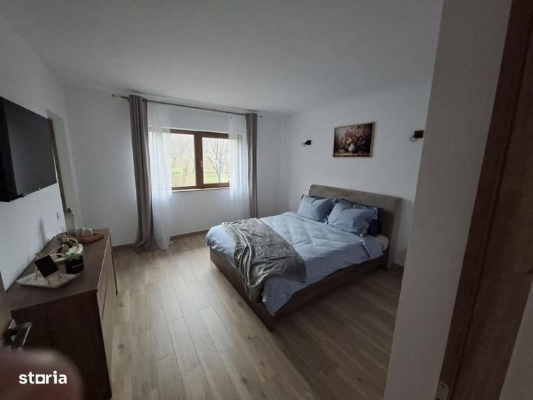 Casă cu 4 camere în Sitești