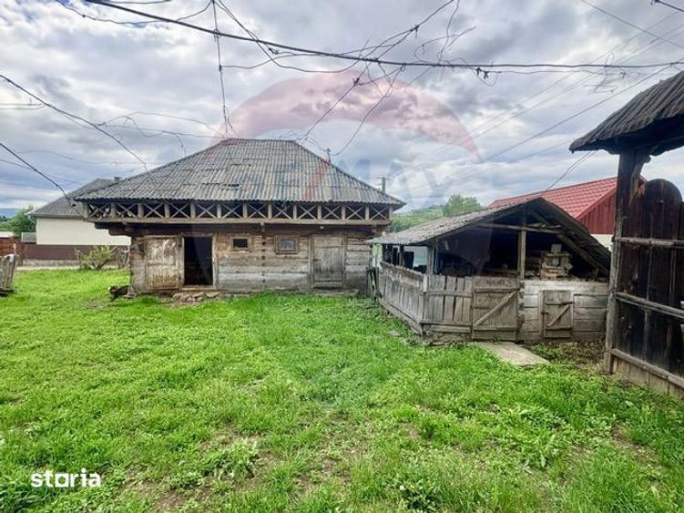 Casă cu 2 camere cu Teren 1304 Mp în Rozavlea