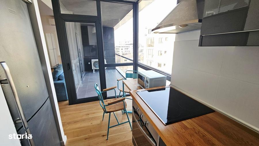 Apartament cu 3 camere semidecomandat, mobilat în Calea Călărașilor