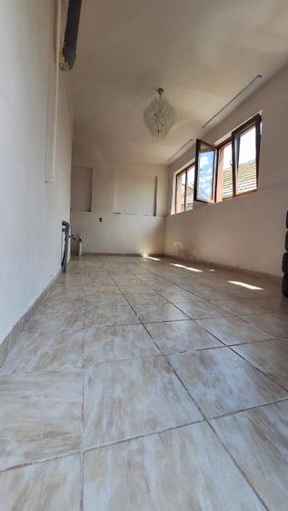 Casă cu 6 camere cu Teren 479 Mp în Ghiroda