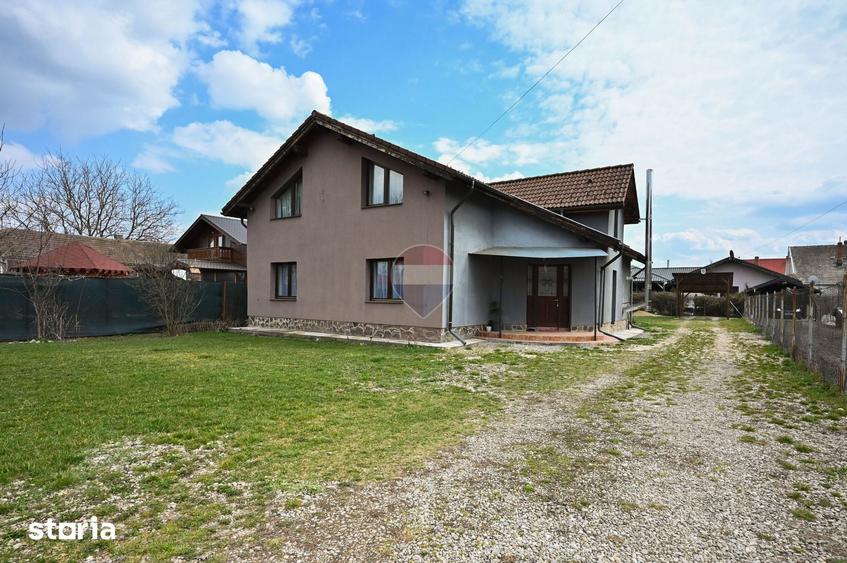 Casă cu 4 camere cu Teren 1000 Mp în Hărman