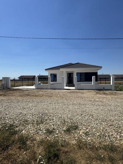 Casă cu 4 camere în Sântandrei