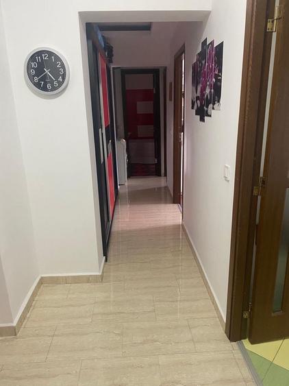 Apartament cu 4 camere decomandat în Central