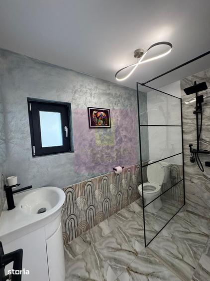 Casă cu 6 camere cu Teren 482 Mp în Central