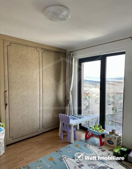 Apartament cu 3 camere semidecomandat, mobilat în Europa