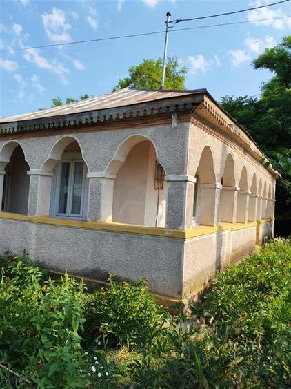 Casă individuală cu 6 camere cu Teren 1586 Mp în Cazasu