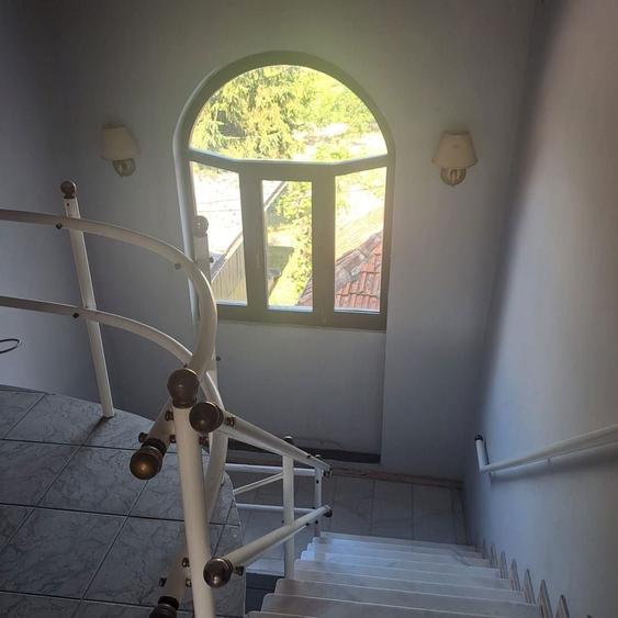 Casă cu 8 camere cu Teren 700 Mp în Semicentral