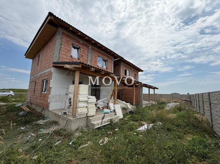 Duplex cu 5 camere cu Canalizare în Sânandrei