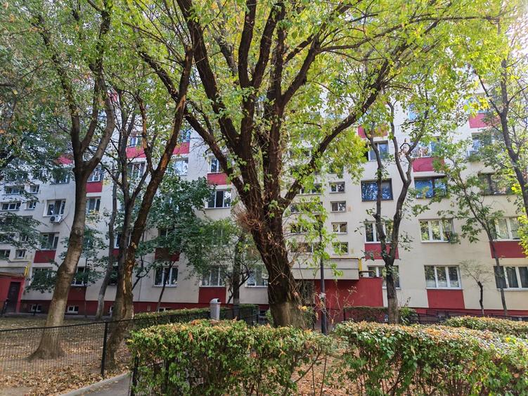 Apartament cu 3 camere decomandat în Brâncoveanu