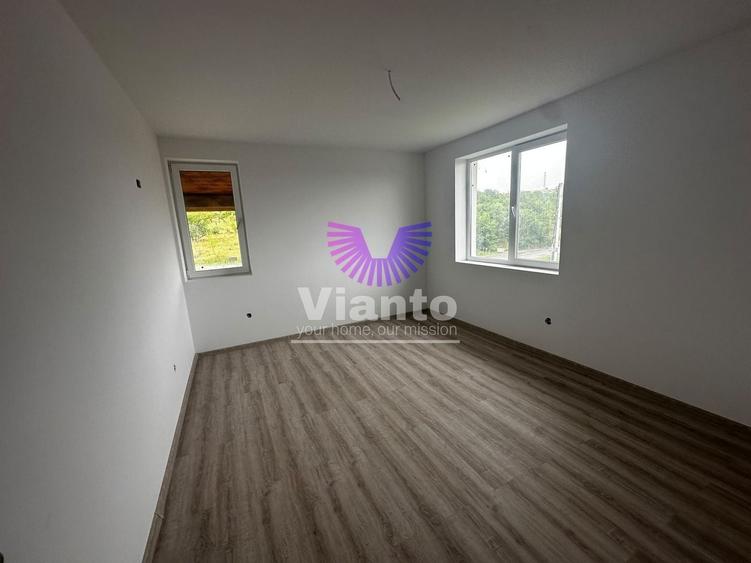 Duplex cu 5 camere cu Canalizare în Exterior Vest
