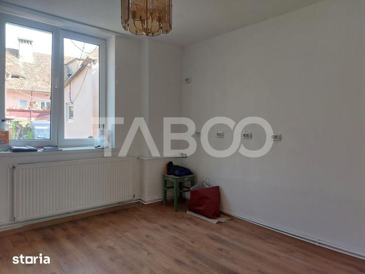 Apartament la curte 35mp 2 camere pivnita gradina str Magurii Cisnadie - 8