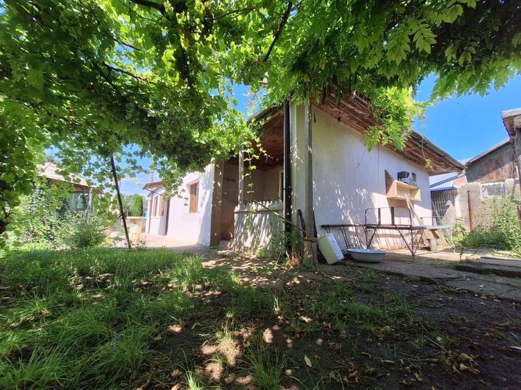 Casă cu 4 camere în Vânători