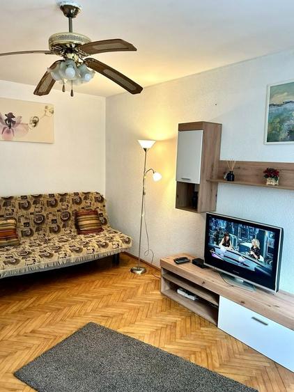 Apartament cu 3 camere decomandat în Berceni