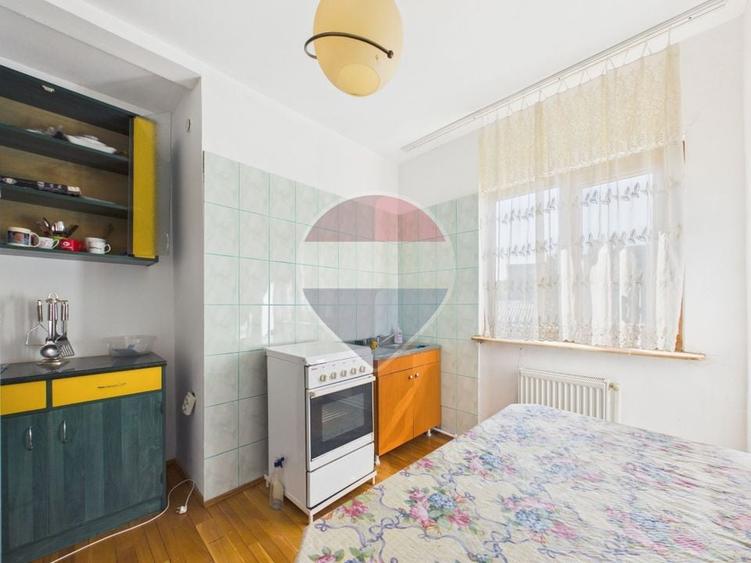 Casă individuală cu 6 camere cu Teren 2208.6398925781 Mp în Breaza de Jos