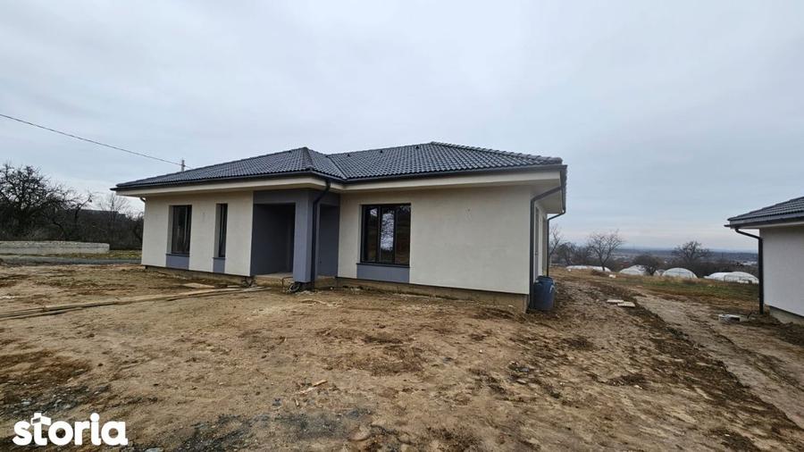 Casă cu 4 camere cu Teren 530 Mp în Groși
