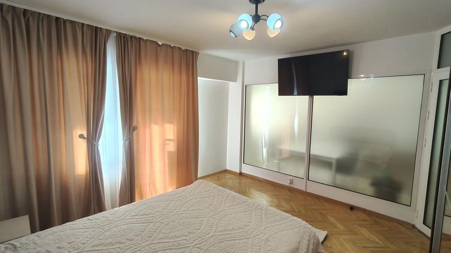 Garsonieră decomandată în Calea București