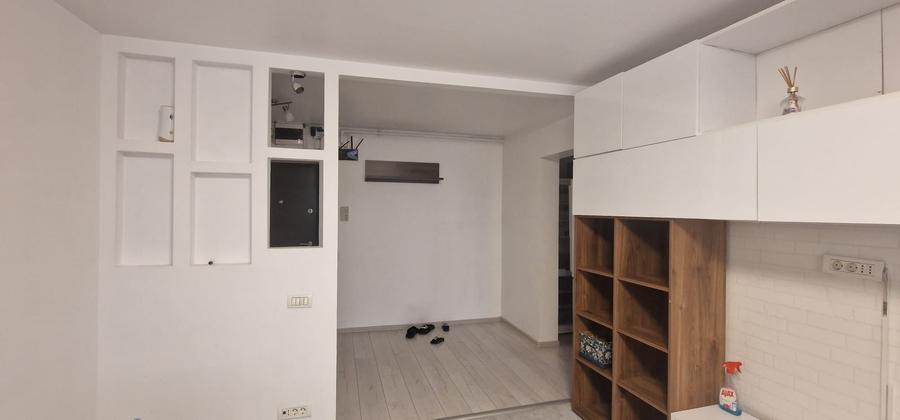 Apartament cu 3 camere semidecomandat în Giurgiului