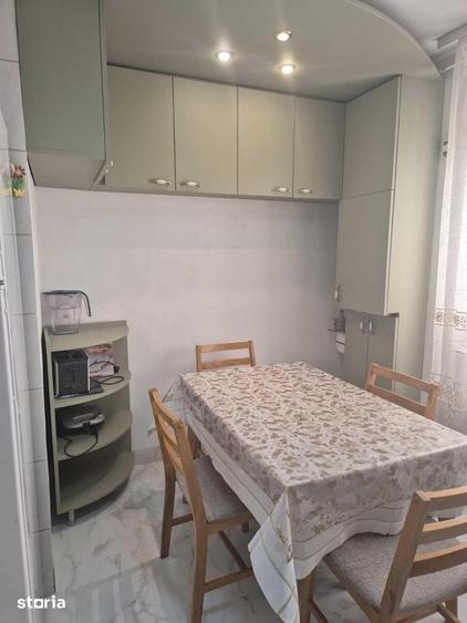 Apartament cu 3 camere decomandat în Giurgiului