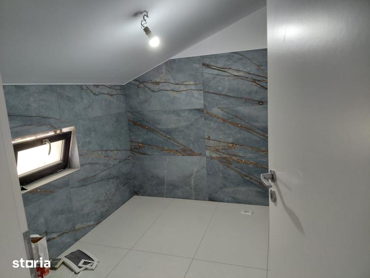 Casă cu 7 camere cu Teren 200 Mp în Central