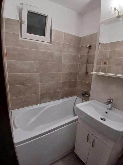 Apartament cu 3 camere decomandat în Complex Studențesc
