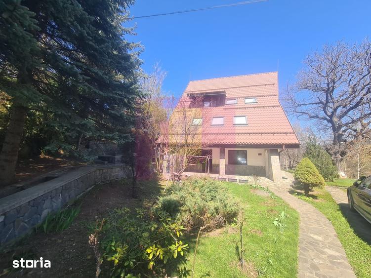 Casă cu 9 camere cu Teren 2066 Mp în Breaza