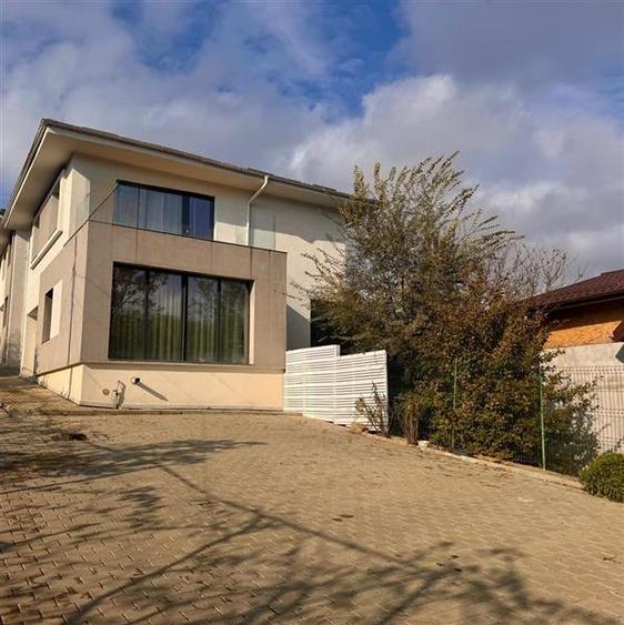 Casă individuală cu 4 camere cu Canalizare în Bucium