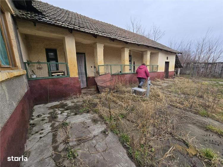 Casă cu 3 camere cu Teren 7900 Mp în Boiu