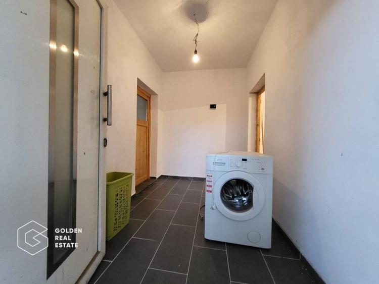 Casă individuală cu 6 camere cu Canalizare în Central