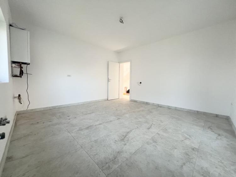 Duplex cu 5 camere cu Canalizare în Giarmata