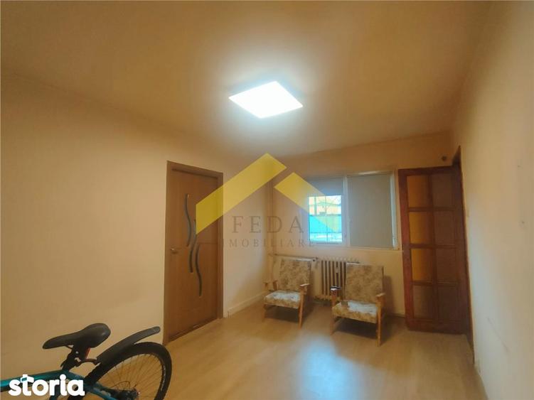 Apartament cu 2 camere semidecomandat, mobilat în Aurel Vlaicu