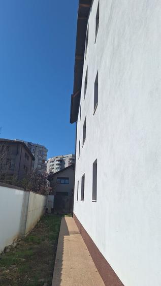 Casă individuală cu 9 camere cu Canalizare în Titan