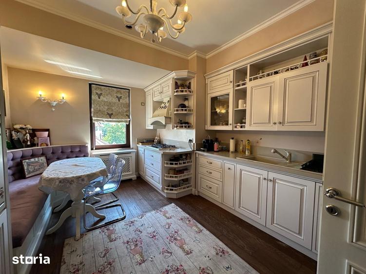 Apartament cu 5 camere în Arcul de Triumf