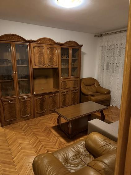 Apartament cu 3 camere semidecomandat în Câmpia Libertății