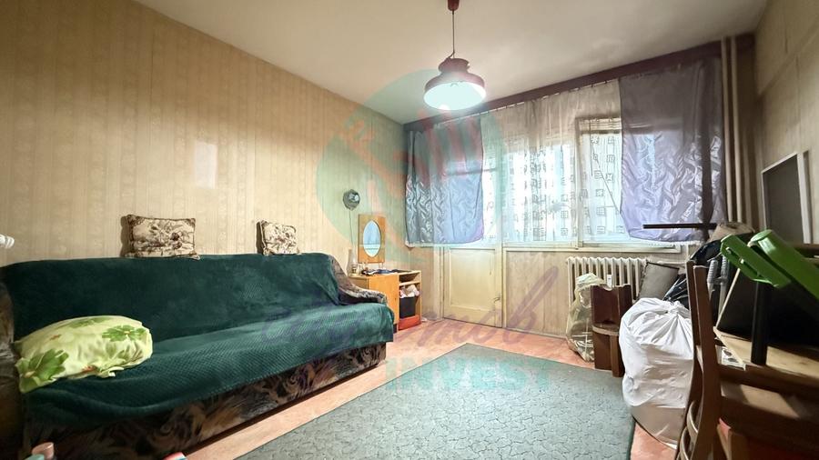 Apartament cu 3 camere semidecomandat în Lacul Tei