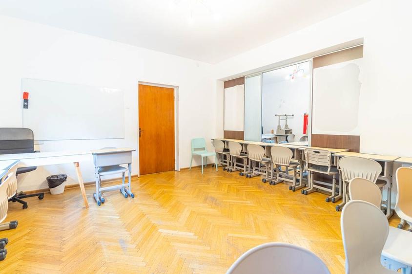 Casă individuală cu 7 camere cu Canalizare în Floreasca