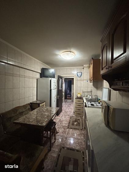 Apartament cu 3 camere decomandat în Prundu