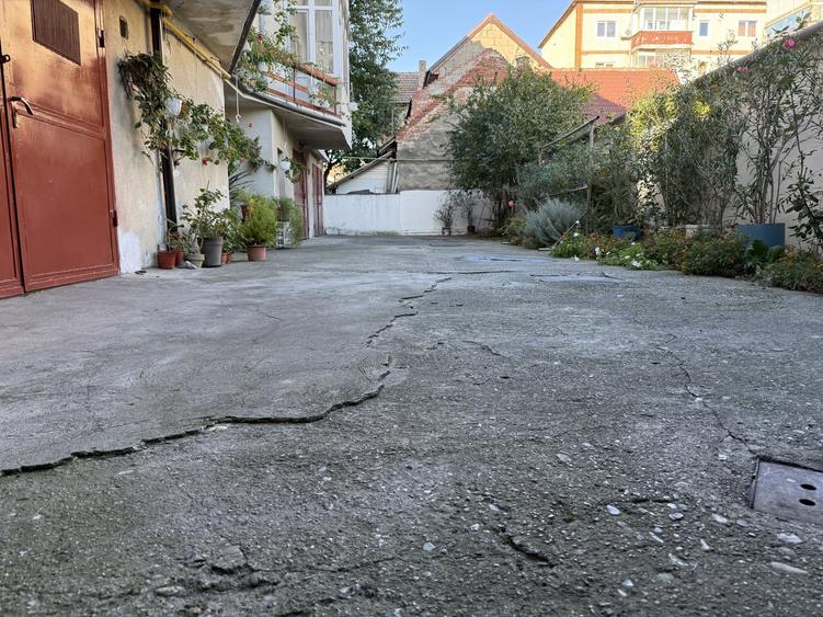 Apartament cu 4 camere decomandat în Elisabetin