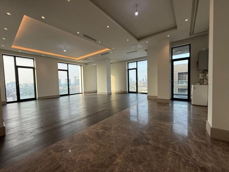 Apartament cu 5 camere decomandat în Barbu Văcărescu
