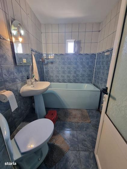 Apartament cu 3 camere decomandat în Onești