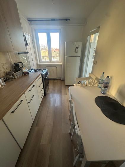 Apartament cu 3 camere decomandat în Noua