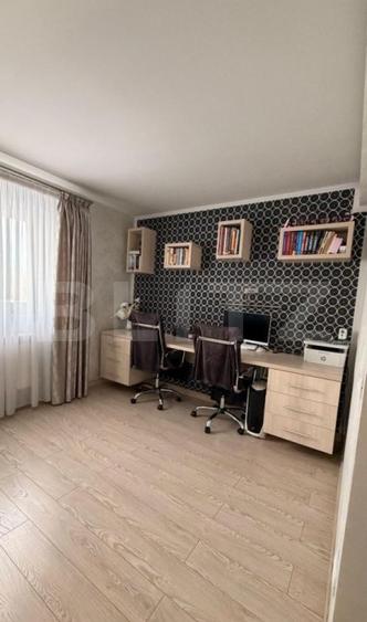 Apartament cu 5 camere decomandat, mobilat în George Enescu