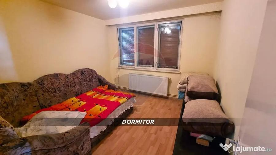 Apartament cu 3 camere semidecomandat în Central