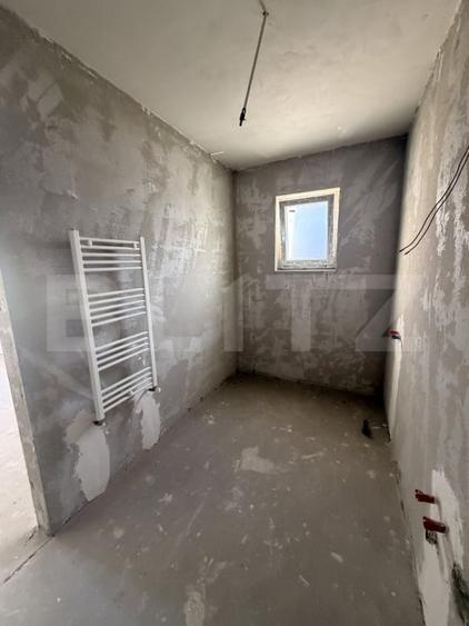 Apartament cu 3 camere semidecomandat în Florești