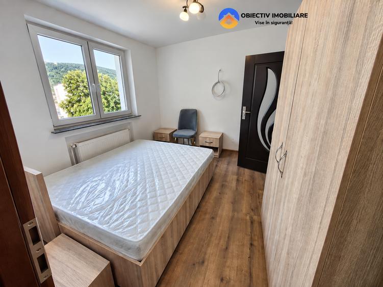 Apartament cu 4 camere decomandat în Mărăței