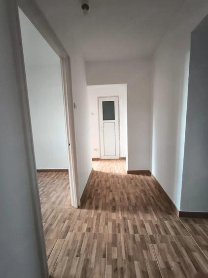 Apartament cu 3 camere decomandat în Valea Ialomiței
