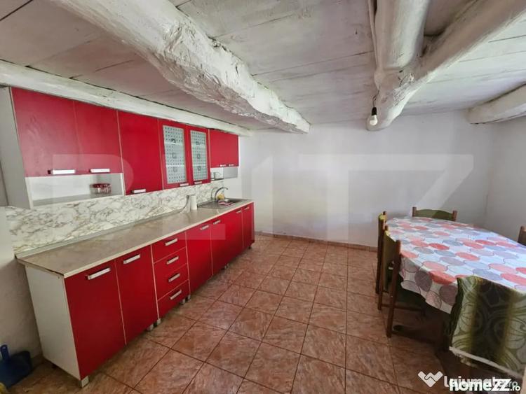 Casă cu 3 camere cu Teren 2800 Mp în Întregalde