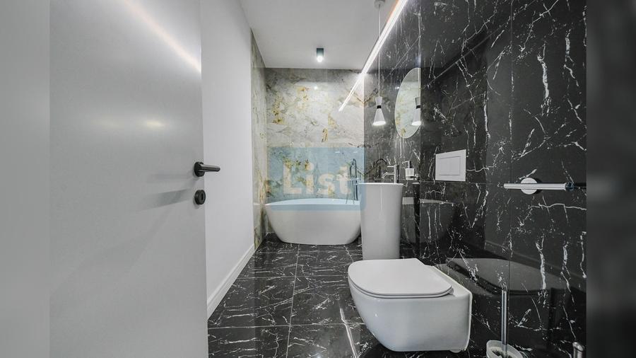 Apartament cu 5 camere semidecomandat în Gheorgheni