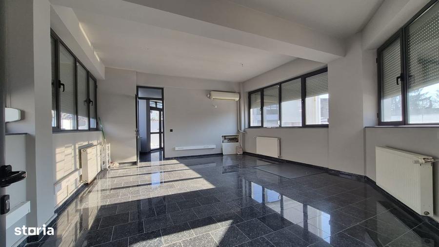 Spațiu comercial, de 350 mp, în Străulești