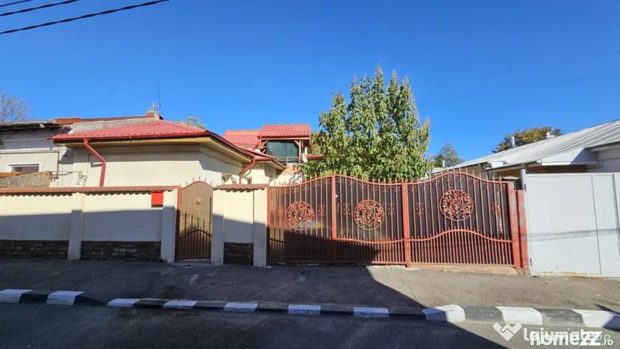 Casă cu 5 camere cu Teren 267 Mp în Pieptănari
