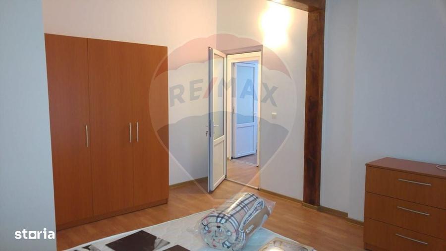 Casă cu 4 camere cu Teren 396 Mp în Central